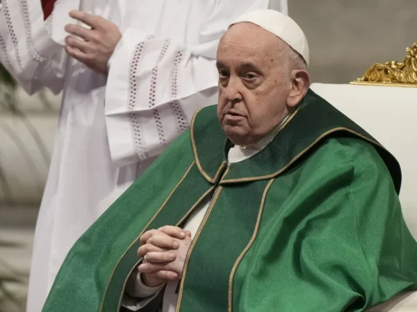 Pro dan Kontra Paus Fransiskus membalas kritik mengenai pemberkatan bagi pasangan sesama jenis