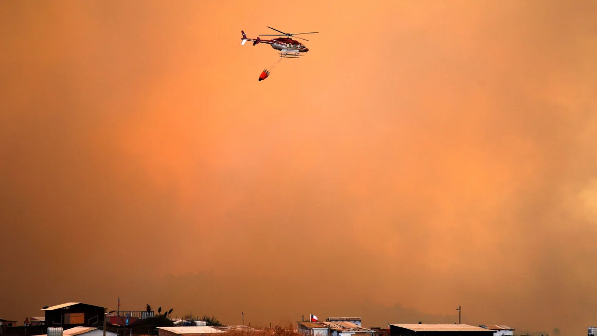 Bencana Alam Lebih dari 100 orang tewas akibat kebakaran hutan yang berkobar di Chile ketika pihak berwenang memperingatkan jumlah korban jiwa akan meningkat