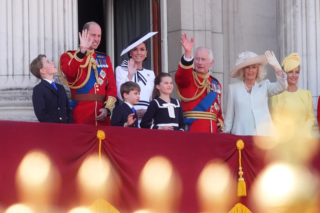 Catherine Putri Wales bergabung dengan para bangsawan di balkon istana