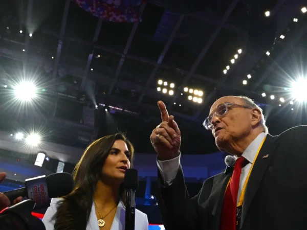 Perjalanan RNC kelas satu Rudy Giuliani dibayar oleh platform media