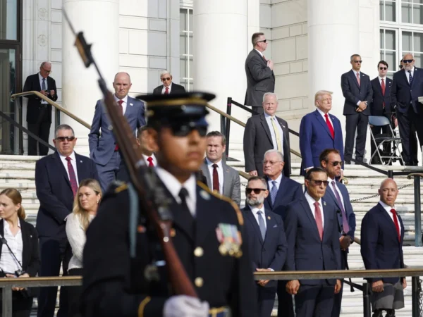 Angkatan Darat AS menegur tim kampanye Trump